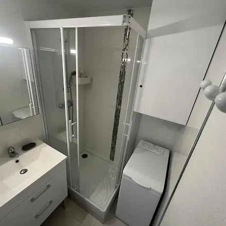 T3 Front De Avec Piscine