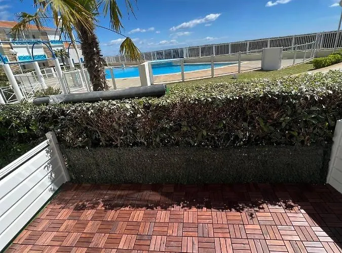 T3 Front De Avec Piscine Apartment
