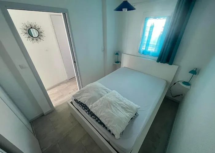 T3 Front De Avec Piscine Фронтиньян